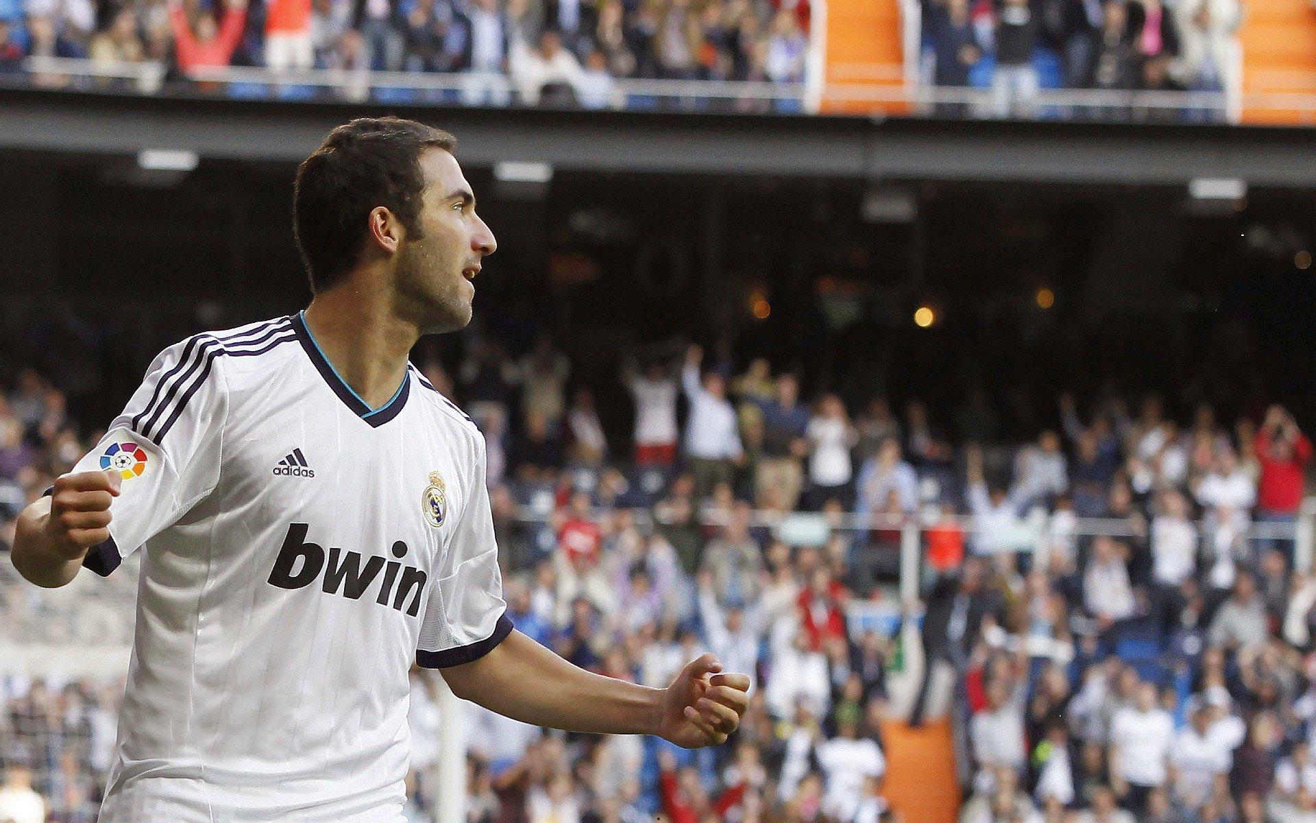 德甲官网前瞻，多特双翼齐飞 阿德耶米搭档吉滕斯冲击波鸿防线