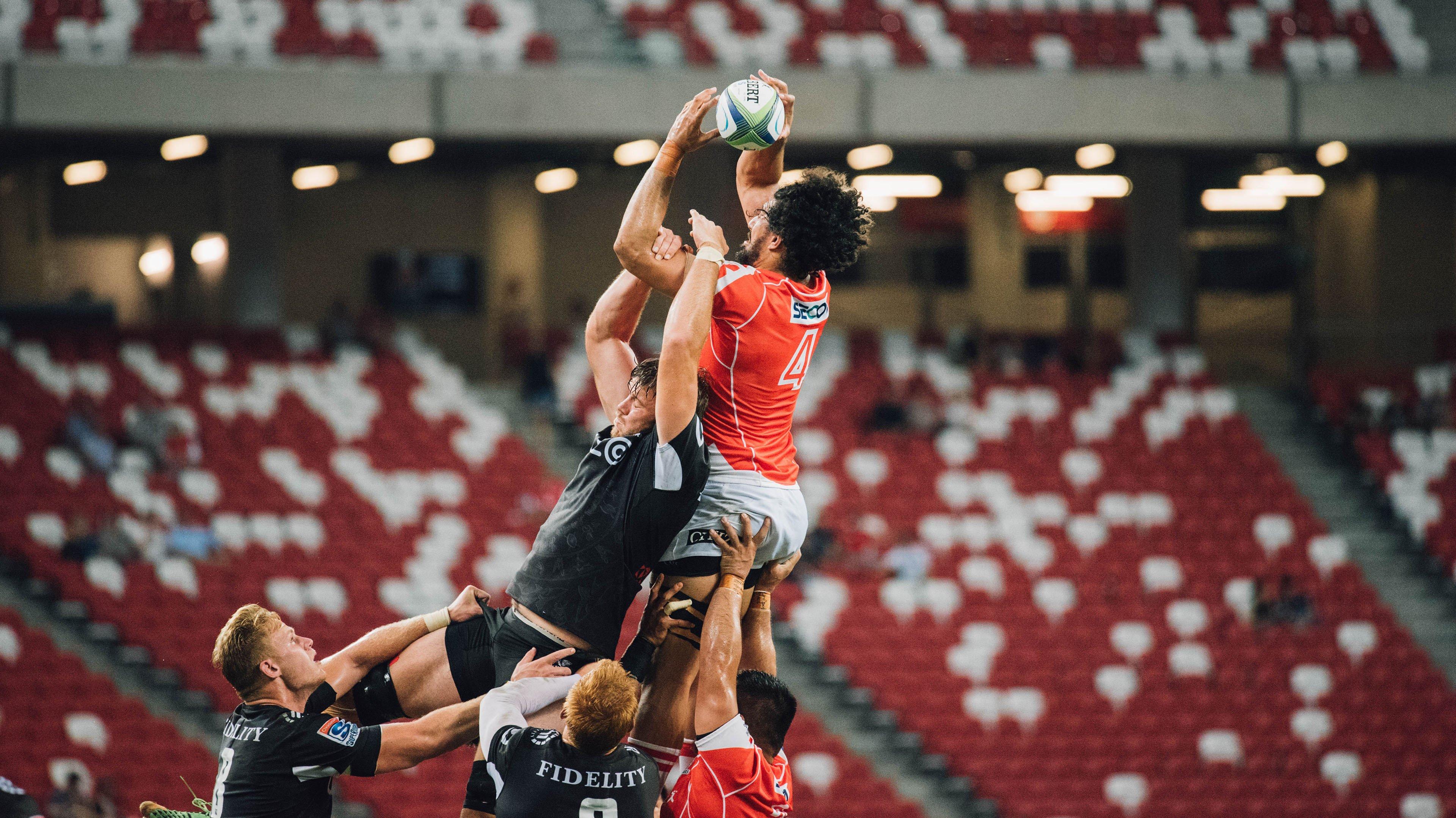 罗慕洛笑谈甘超昵称宝批龙，昵称体现队友亲密情谊，暖心感谢球迷赠送Labubu潮玩