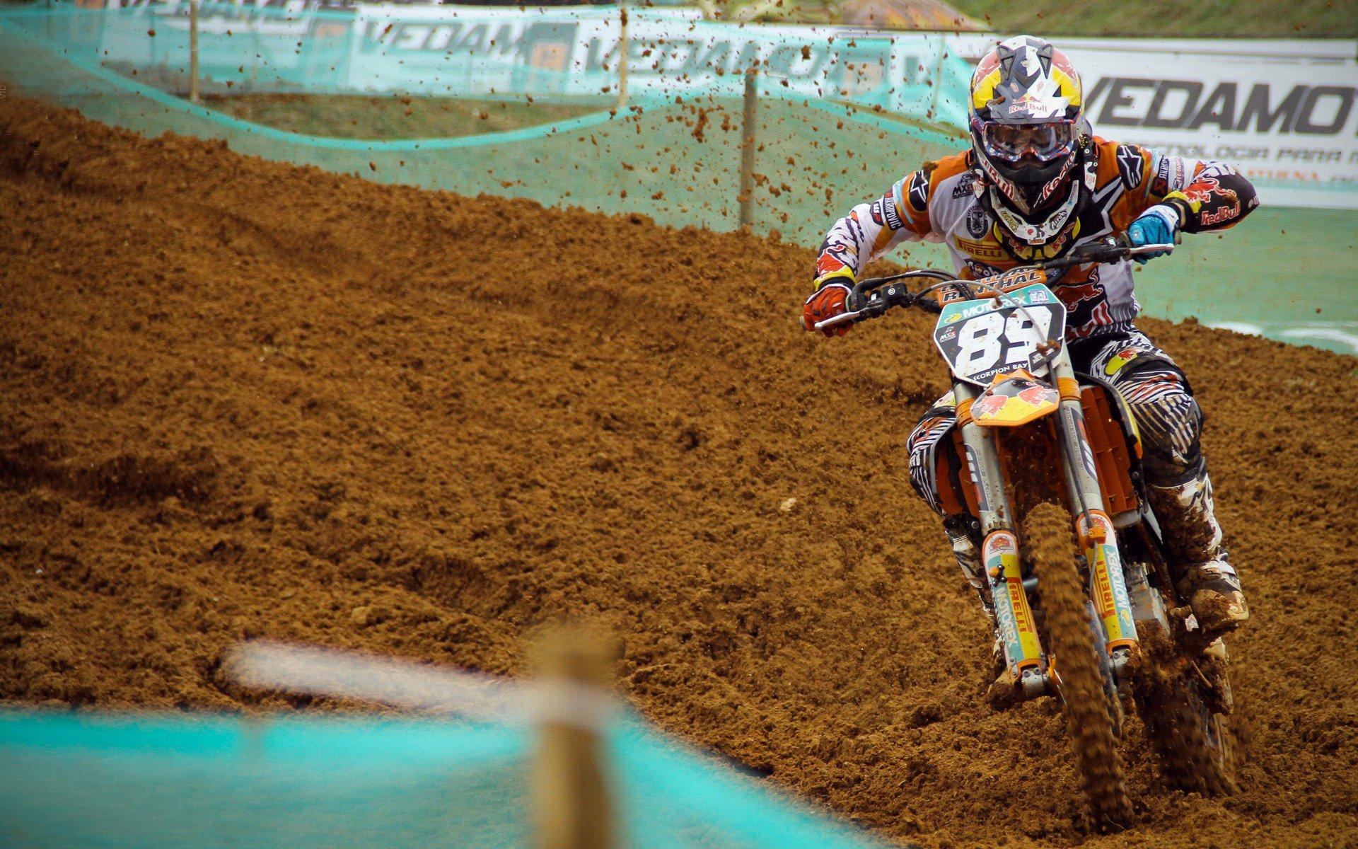 法国队再爆内讧风波，拉比奥母亲被曝与队友家人激烈争吵，球队团结受考验